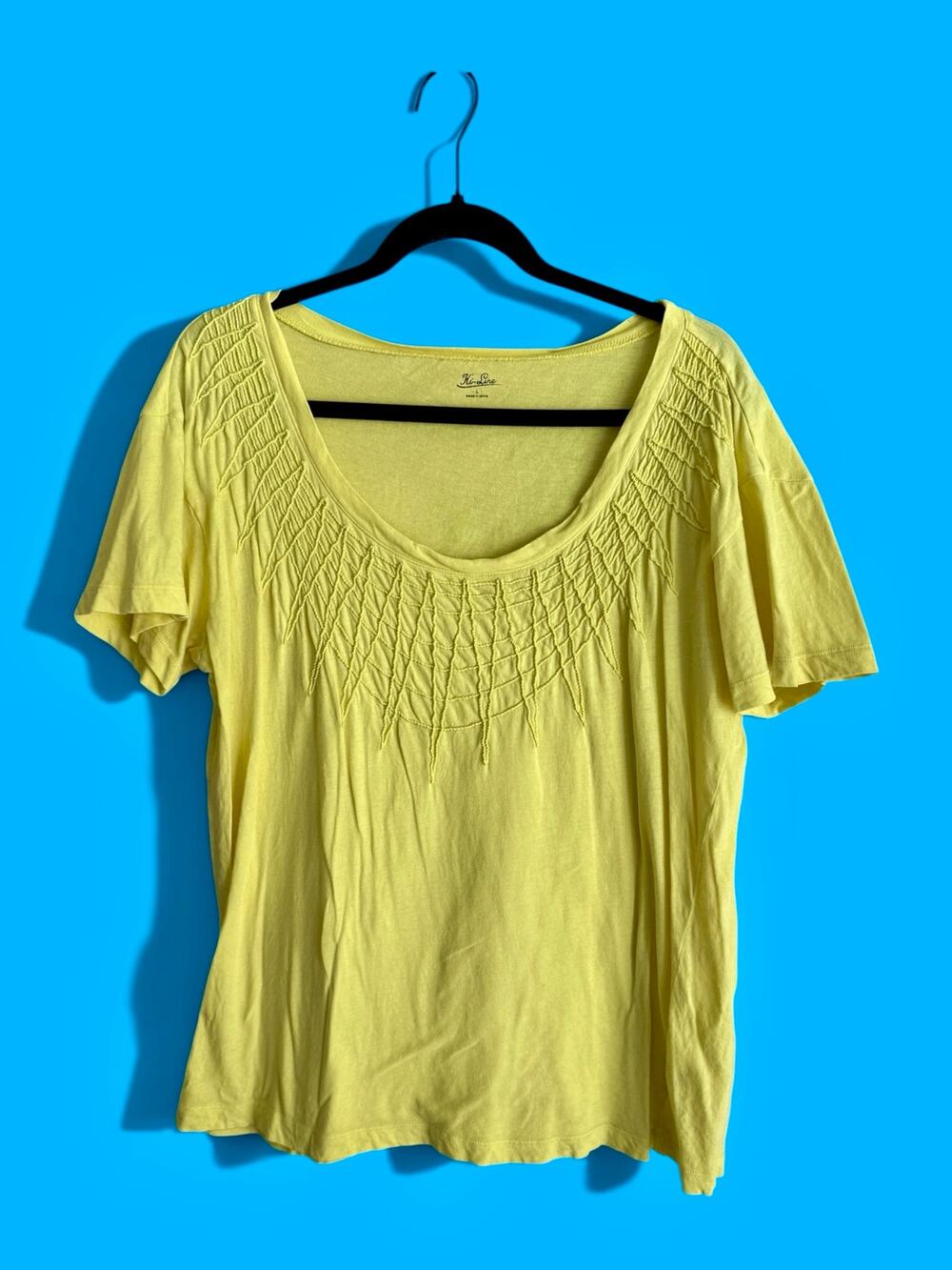 Hi-Line Womens Sz L Embroidered Tee Shirt Yellow Sunburst Neckline 100% Cotton